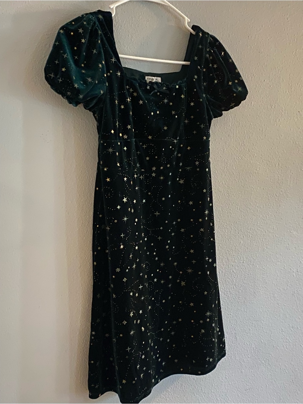 Girls Velvet Star-Print Puff Sleeve Dress - Black with Gold Stars
